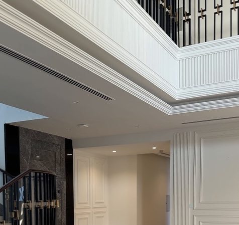 Majlis mezzanine with black iron balustrade
